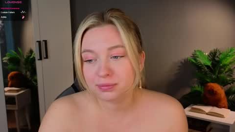 Snapshot of sssecretgirlfriend chatting on February 13, 11:06 am Kate online show from February 13, 11:06 am