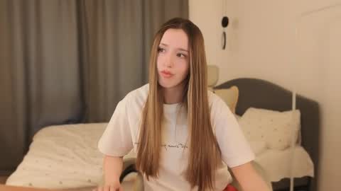 Chloe online show from May 26, 5:14 am