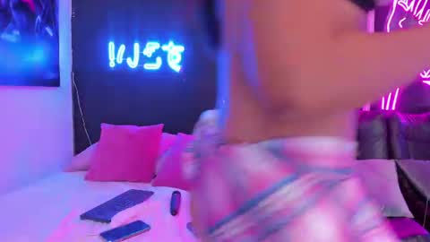 staarlightt online show from June 26, 1:32 am