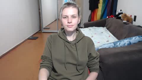 Snapshot of stacey_hot_01 chatting on December 10, 5:50 am Stacey online show from December 10, 5:50 am