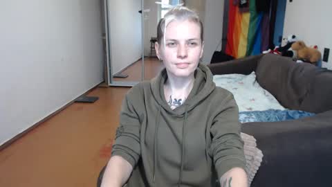 Snapshot of stacey_hot_01 chatting on December 16, 6:53 am Stacey online show from December 16, 6:53 am