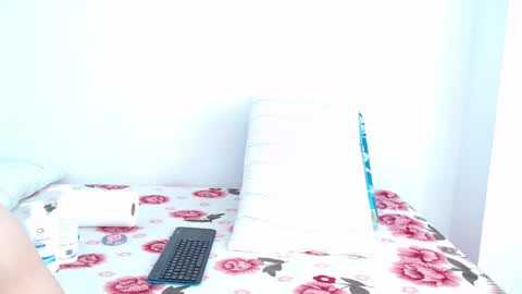 Snapshot of stacey_taylor7 chatting on February 12, 1:06 pm stacey_taylor7 online show from February 12, 1:06 pm