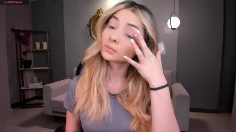Stacy Woods online show from June 9, 11:33 am