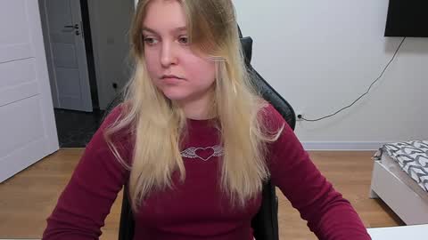 Snapshot of stacy_miraclee chatting on December 12, 4:10 pm Stacy  online show from December 12, 4:10 pm