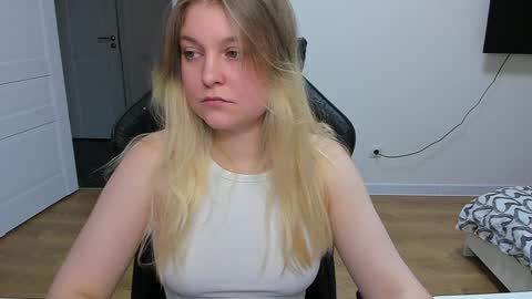 Snapshot of stacy_miraclee chatting on January 21, 4:37 pm Stacy  online show from January 21, 4:37 pm