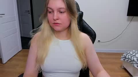 Snapshot of stacy_miraclee chatting on March 11, 8:20 pm Stacy  online show from March 11, 8:20 pm