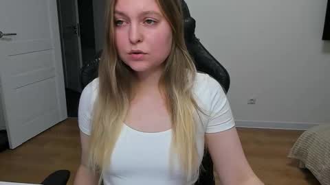 Snapshot of stacy_miraclee chatting on February 4, 3:29 pm Stacy online show from February 4, 3:29 pm