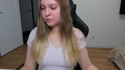 Snapshot of stacy_miraclee chatting on February 13, 4:14 pm Stacy online show from February 13, 4:14 pm