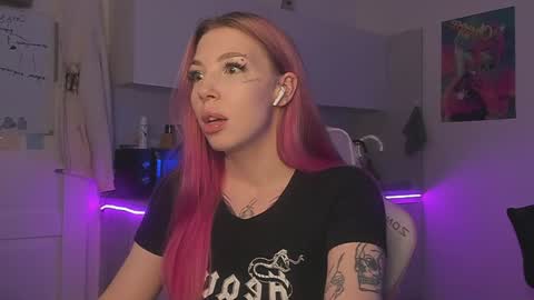 Snapshot of stacy_quinst chatting on December 20, 9:28 pm Stacy online show from December 20, 9:28 pm