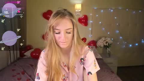 Snapshot of stacy_riiver chatting on February 14, 11:31 am Stacy Mon Tue Wed Thu Fri Sun GMT GMT 3 1000am - 0400pm  online show from February 14, 11:31 am