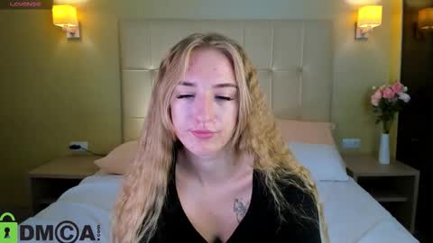 Snapshot of stacy_riiver chatting on September 24, 7:55 am Stacy Mon Tue Wed Thu Fri Sun GMT GMT 3 1000am - 0400pm  online show from September 24, 7:55 am