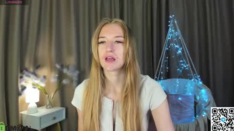 Snapshot of stacy_riiver chatting on September 30, 7:35 am Stacy Mon Tue Wed Thu Fri Sun GMT GMT 3 1000am - 0400pm  online show from September 30, 7:35 am