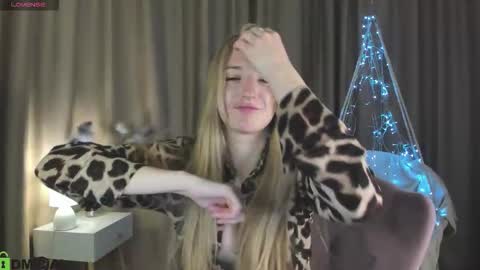 Snapshot of stacy_riiver chatting on October 3, 8:55 am Stacy Mon Tue Wed Thu Fri Sun GMT GMT 3 1000am - 0400pm  online show from October 3, 8:55 am