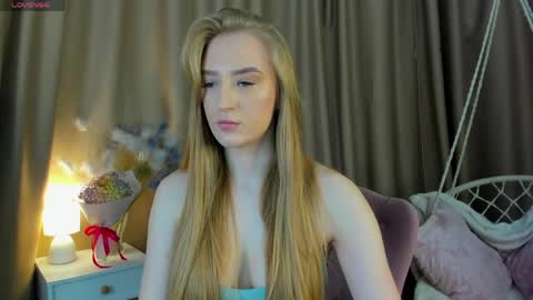 Snapshot of stacy_riiver chatting on April 8, 9:31 am Stacy Mon Tue Wed Thu Fri Sun GMT GMT 3 1000am - 0400pm online show from April 8, 9:31 am