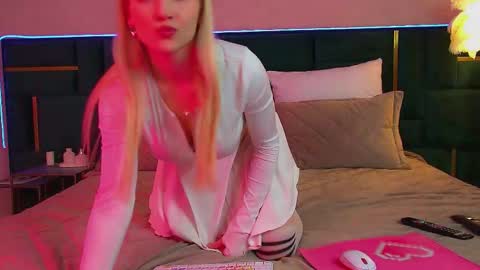 StacyEvances online show from October 5, 6:17 pm