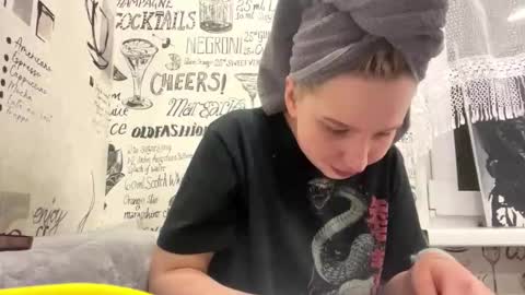 Emma online show from March 1, 8:11 pm