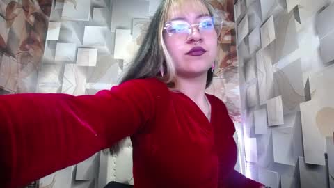 Snapshot of star__pink chatting on April 7, 12:38 pm S T A R online show from April 7, 12:38 pm