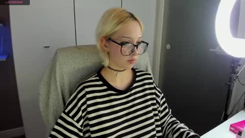 Kate online show from May 9, 8:25 pm