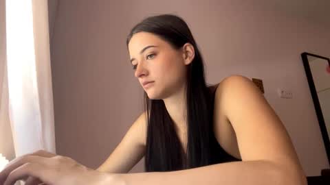 Snapshot of starlabieler chatting on June 24, 10:47 am Lola online show from June 24, 10:47 am