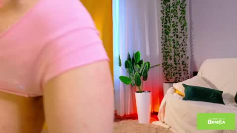 Snapshot of starlace_ chatting on May 6, 1:57 am Nina online show from May 6, 1:57 am