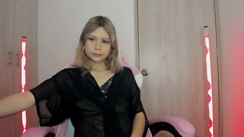 Snapshot of starmoonly chatting on May 10, 11:32 pm starmoonly online show from May 10, 11:32 pm