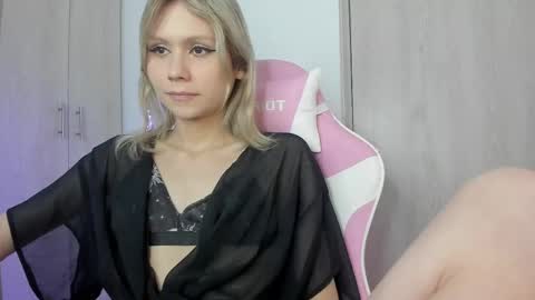 starmoonly online show from June 4, 11:44 pm