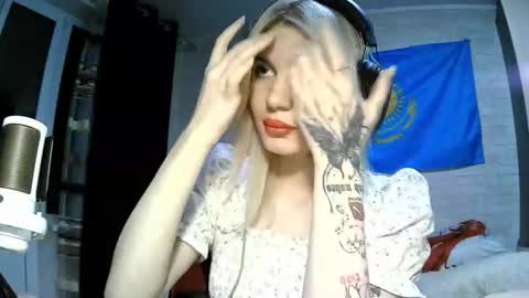 Snapshot of starremick chatting on September 16, 3:46 pm Katie online show from September 16, 3:46 pm