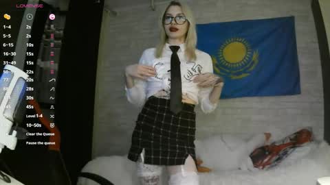 Snapshot of starremick chatting on September 29, 3:06 pm Katie online show from September 29, 3:06 pm