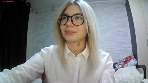 Snapshot of starremick chatting on October 22, 2:17 pm Katie online show from October 22, 2:17 pm