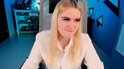 stef_nicks online show from March 27, 9:10 am