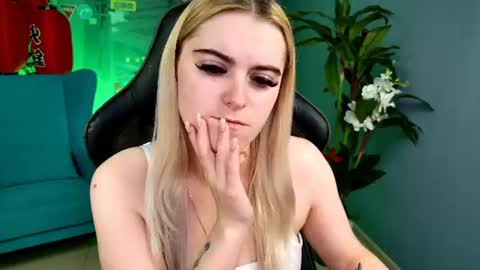 stef_nicks online show from July 14, 12:44 pm