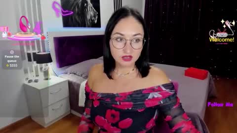 Snapshot of stefanawinter chatting on October 8, 11:30 am StefanaWinter online show from October 8, 11:30 am