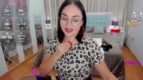 Snapshot of stefanawinter chatting on October 16, 11:22 am StefanaWinter online show from October 16, 11:22 am
