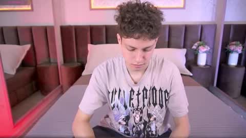 Snapshot of stefanbev chatting on February 8, 7:39 pm Esrefan online show from February 8, 7:39 pm