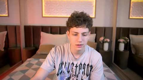 Snapshot of stefanbev chatting on February 10, 7:18 pm Esrefan online show from February 10, 7:18 pm