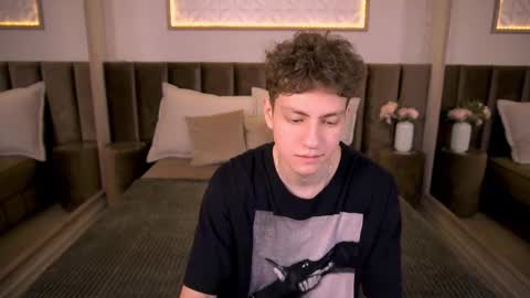 Snapshot of stefanbev chatting on February 12, 7:53 pm Esrefan online show from February 12, 7:53 pm