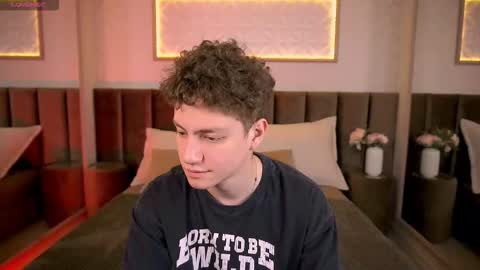 Snapshot of stefanbev chatting on February 18, 7:32 pm Esrefan online show from February 18, 7:32 pm