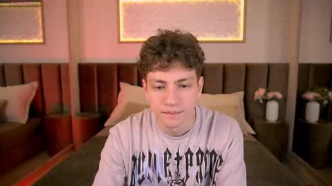 Snapshot of stefanbev chatting on February 19, 7:32 pm Esrefan online show from February 19, 7:32 pm