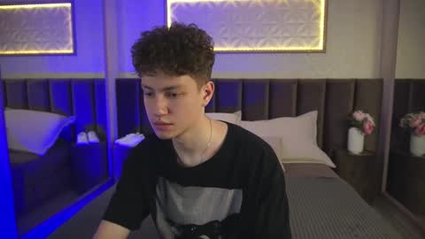 Esrefan online show from March 18, 7:39 pm