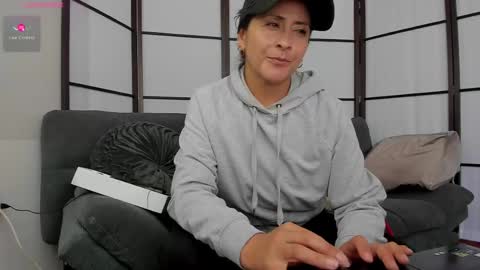 Snapshot of stefaniadiazz_ chatting on February 9, 5:06 pm Stafania 3 online show from February 9, 5:06 pm