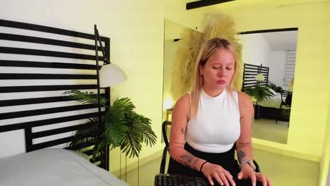 Stefanny   online show from December 24, 11:06 am