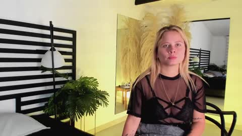 Stefanny   online show from December 27, 12:56 pm