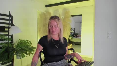 Stefanny   online show from January 10, 3:48 pm