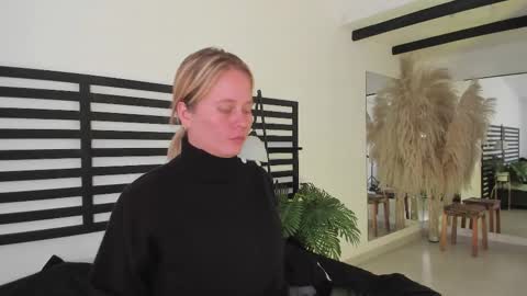 Stefanny   online show from February 18, 6:37 pm