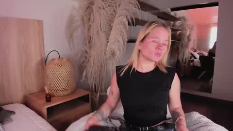 Stefanny   online show from March 10, 12:48 pm