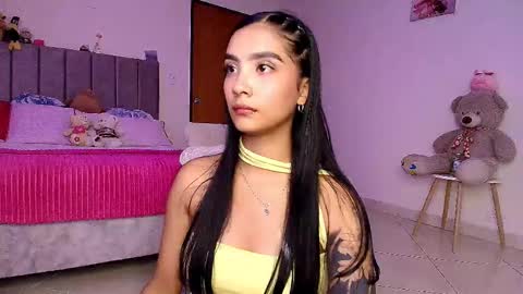 Im MiaIts my first day here  online show from March 11, 9:10 pm