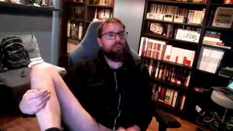 Snapshot of stefffg chatting on April 4, 8:39 pm MeStef online show from April 4, 8:39 pm