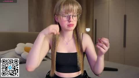 STEFI  Streams every day from 10 PM GTM1  online show from April 4, 1:15 am