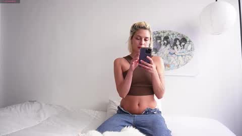 Snapshot of stefigirl chatting on February 5, 5:50 pm Stef online show from February 5, 5:50 pm