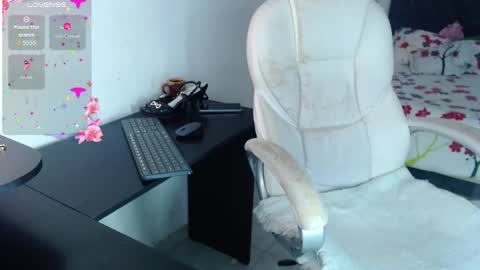 Estefany online show from November 29, 1:41 am